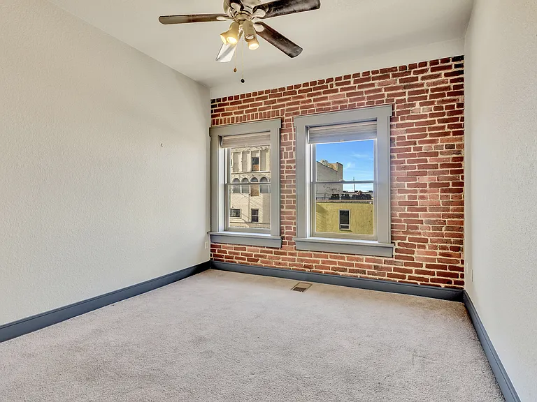232 N Broadway #10 — Photo 23
