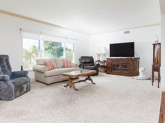 5th image of 409 Meadows Dr