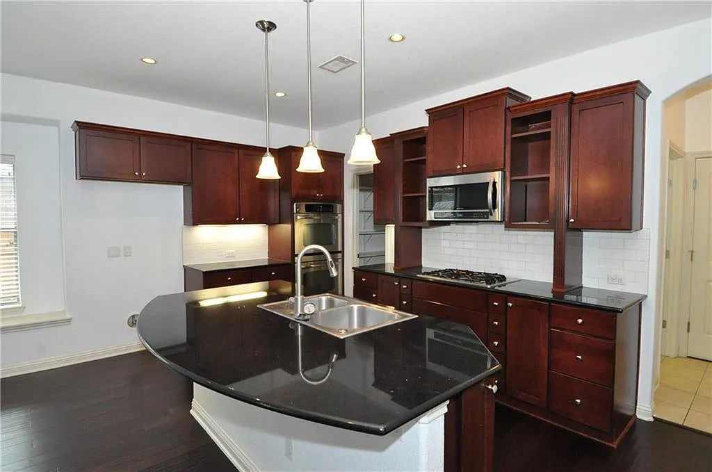 4 bed, 3.5 bath, 3128 sqft, $2,650 — Photo 3