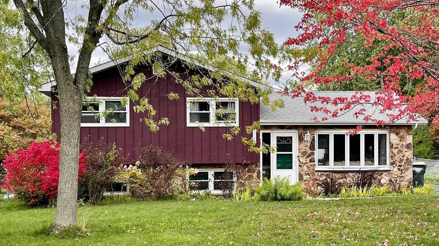 2122 Burr Oak Ln photo 1
