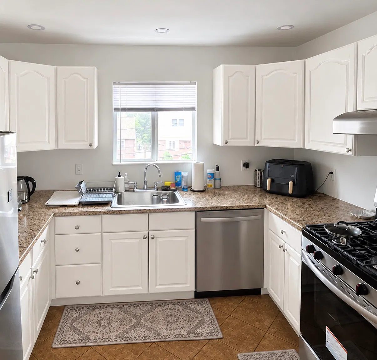 2 bed, $2,400 — Photo 1
