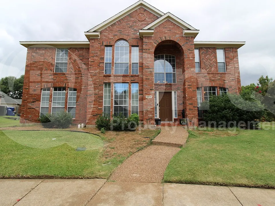 4205 Holly Dr