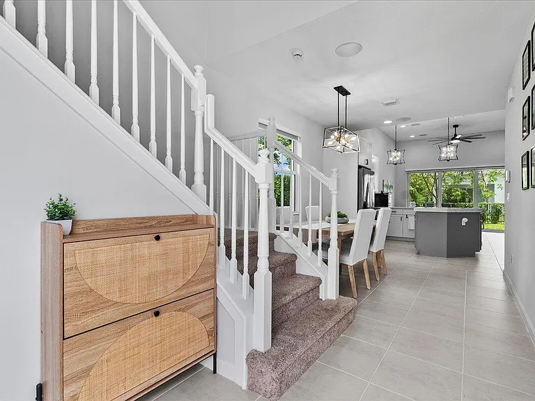 16493 Helix Ct — Photo 4