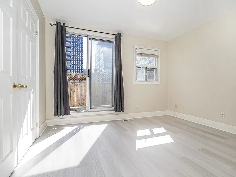 155 Robert St #C — Photo 8