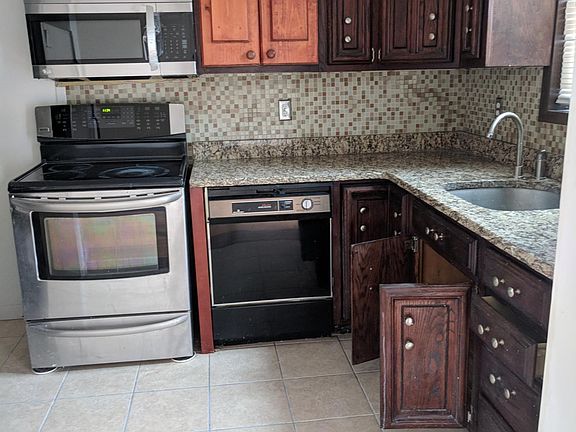 4th image of 4662 Weymouth St
