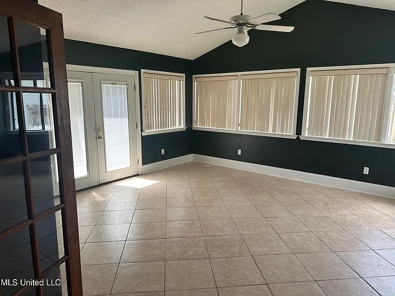 4215 Ingalls Ave — Photo 10