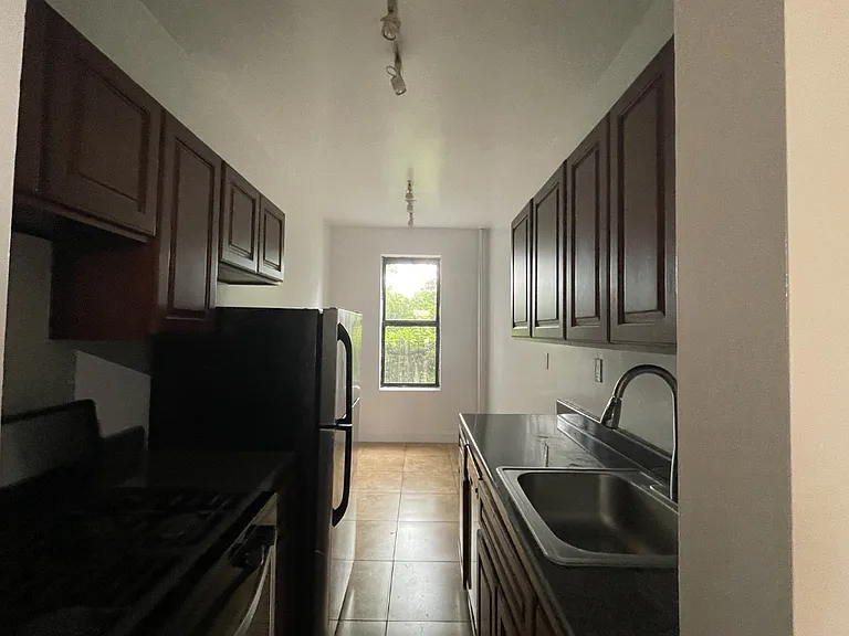 815 E 14th St #3K — Photo 7