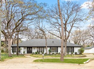 2511 Oak Manor Ct, Arlington, TX 76012