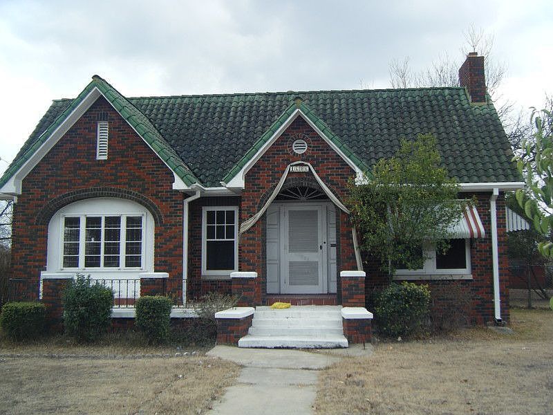 1st image of 1606 W Woodlawn Ave