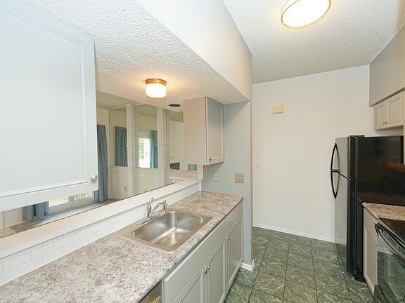 5th image of 121 Grenadier Ct