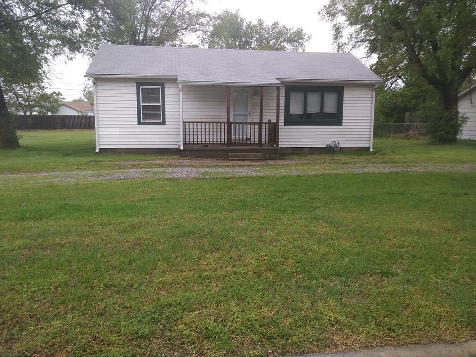 front of house with circle driveway and enclosed front porch