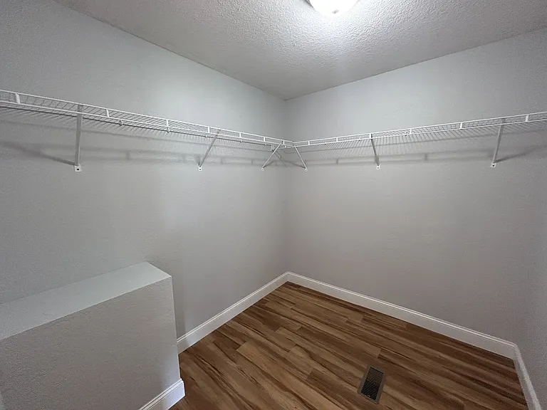 517 Sherwood Ave — Photo 8