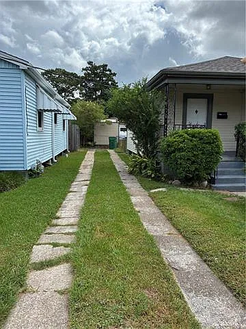 2 bed, 1.0 bath, 850 sqft, $1,700 — Photo 2