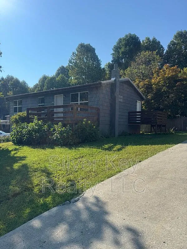 3 bed, 3.0 bath, $1,850 — Photo 3