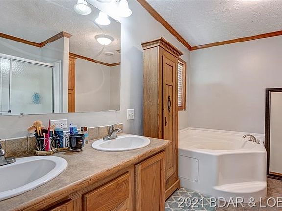 5th image of 180 Northshore Forest Dr