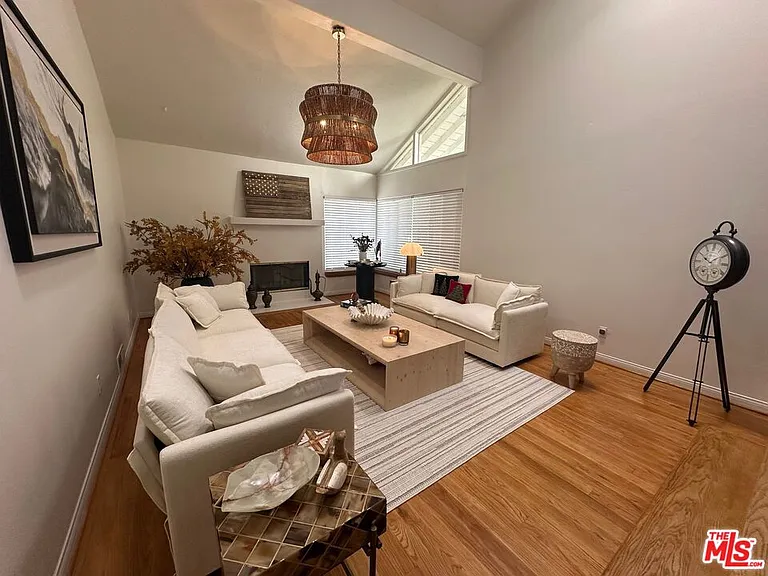 2846 Angelo Dr — Photo 12