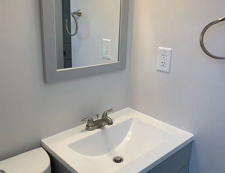 1056 Irwin Ave — Photo 16