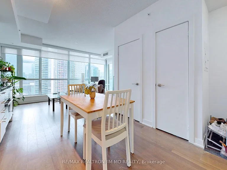 199 Richmond St W #2105 — Photo 12