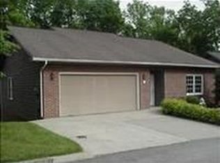 15 Riverview Dr, Oak Ridge, TN 37830