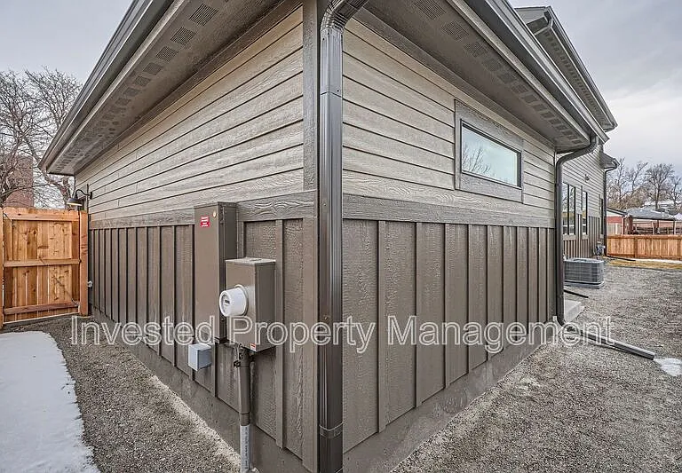 3701 N Steele St — Photo 26
