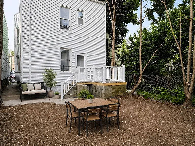 15 Dwight St — Photo 32
