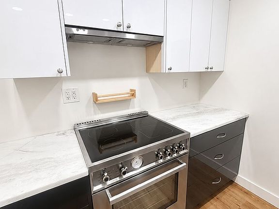 4th image of 2111 E John St APT 104