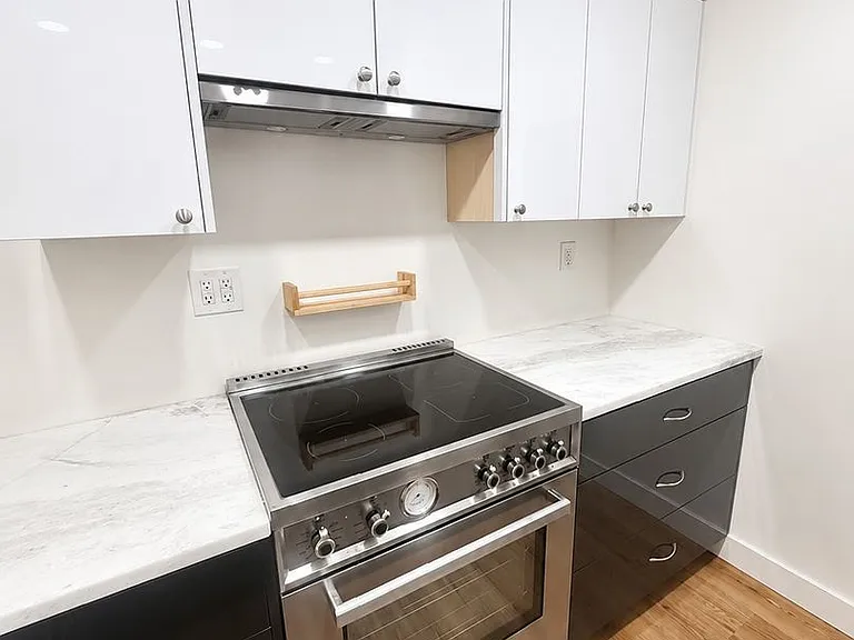 2111 E John St #104 — Photo 3