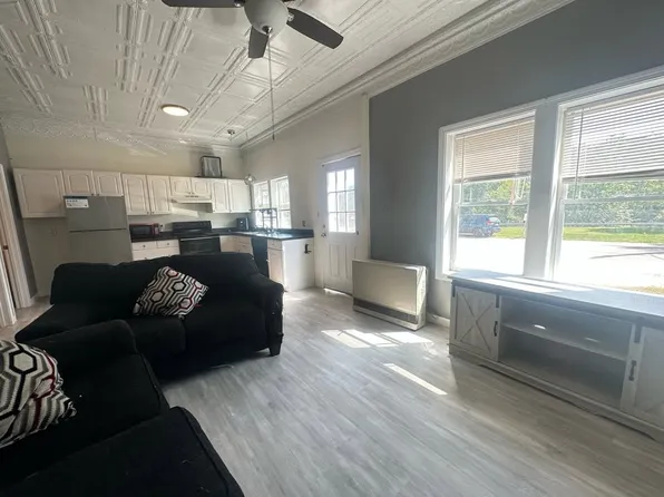 12 Dawson St #B, Milton, NH 03851