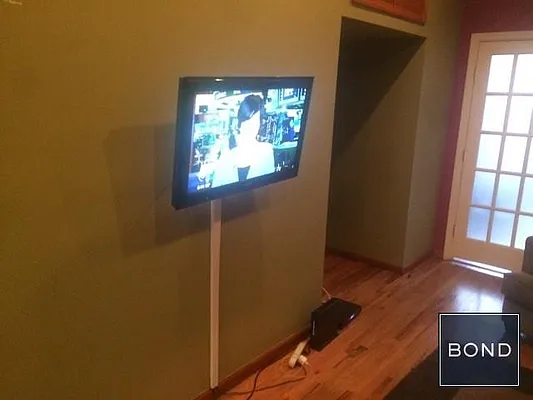 Rented by Bond New York | media 29