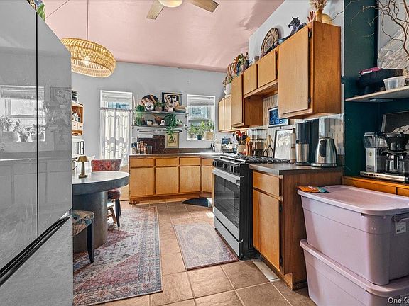 5th image of 124 Grove Street