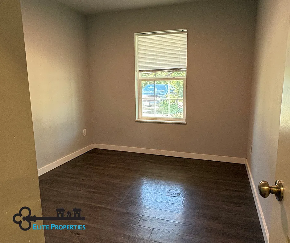 4 bed, 1560 sqft, $1,100 — Photo 3