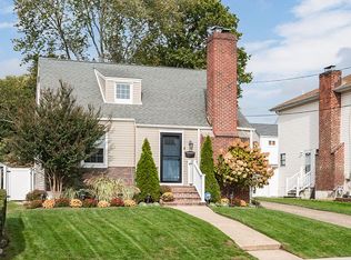 201 Dogwood Rd, Valley Stream, NY 11580