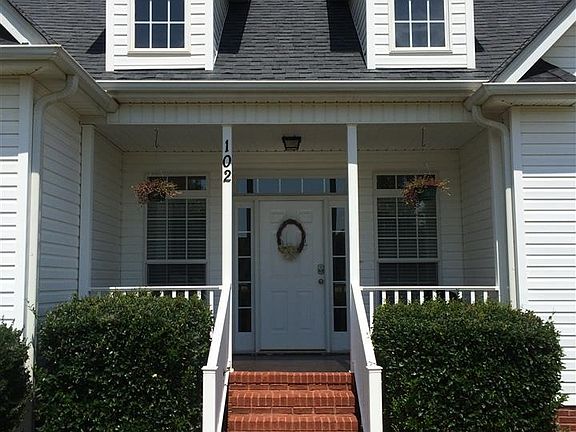 3rd image of 102 Byron Abbey