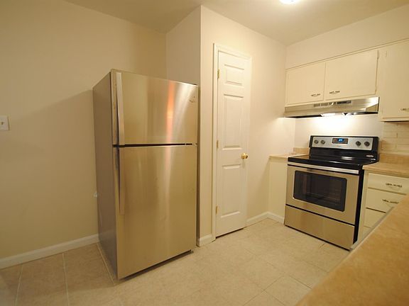5th image of 474 Moss Dr