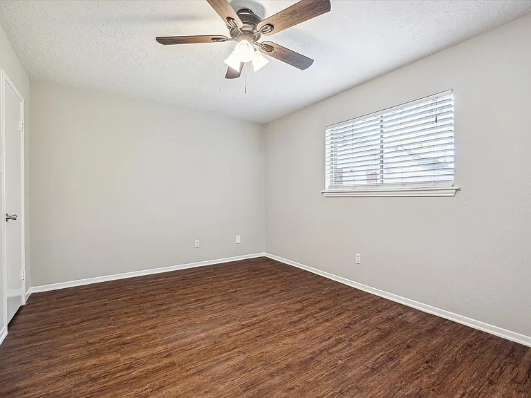 Emerson Street Apartments — Photo 25