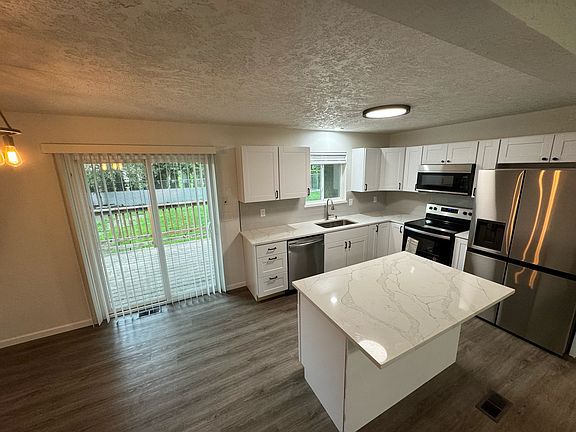 4th image of 21509 E Wellesley Ave