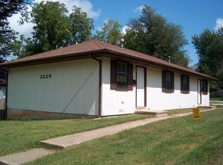 2220 N Pierce Ave, Springfield, MO 65803