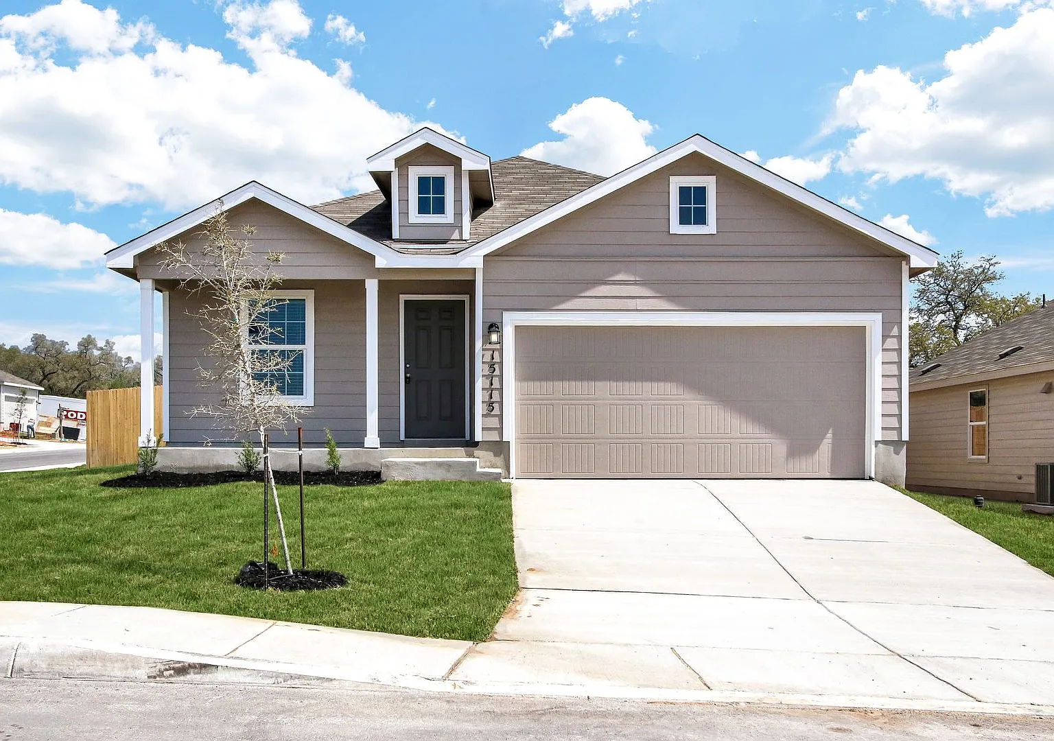Modern 4-Bedroom Home with Prime Location and Efficient Features — Photo 3