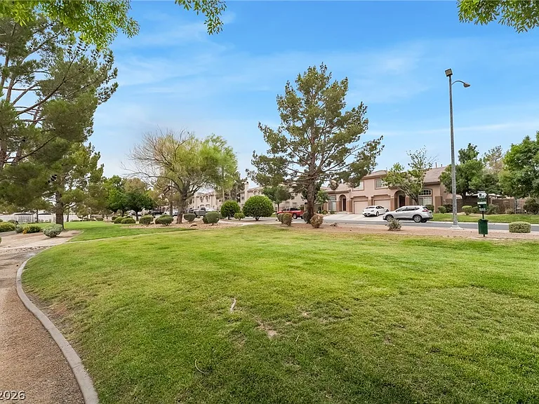 1626 Hennepin Dr — Photo 37