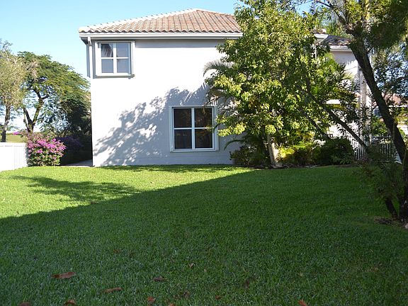 Home For Sale In Woodfield Country Club