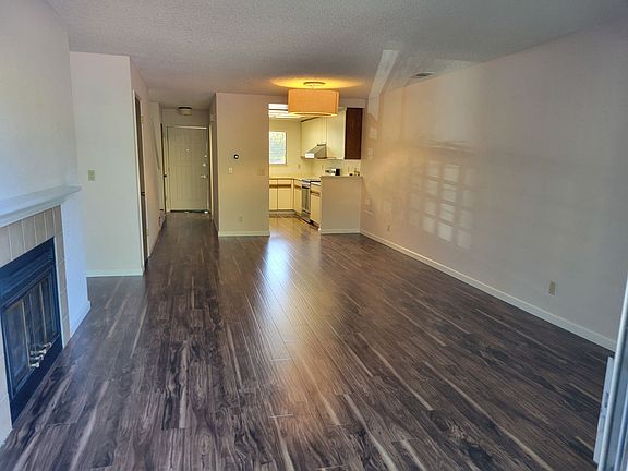 3rd image of 2701 Oak Rd APT H