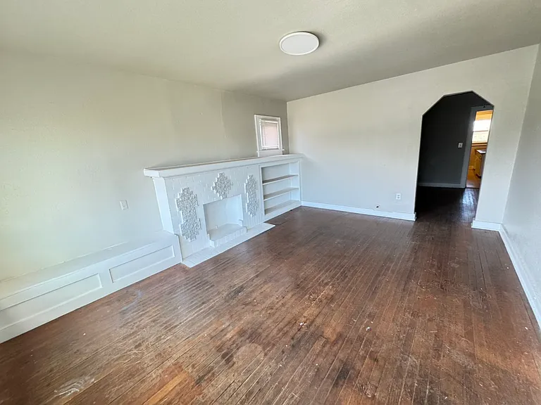 525 SW 24th St #3 — Photo 4