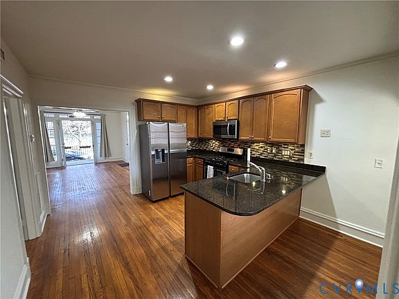 3rd image of 910 Tilden St #U1