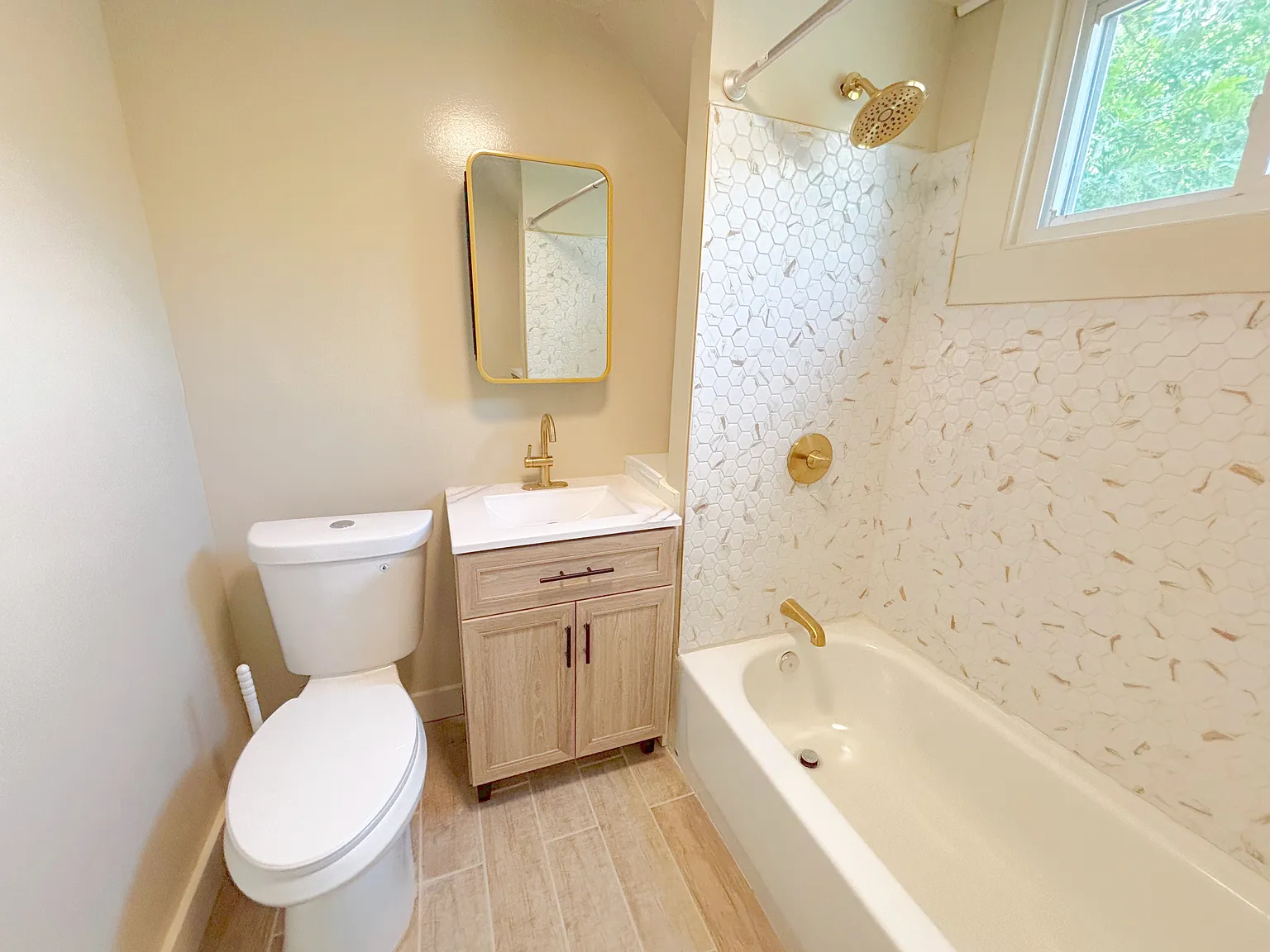2 bed, 1100 sqft, $1,850 — Photo 3