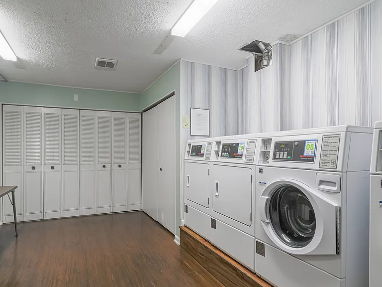 Rivershore Apartments — Photo 19