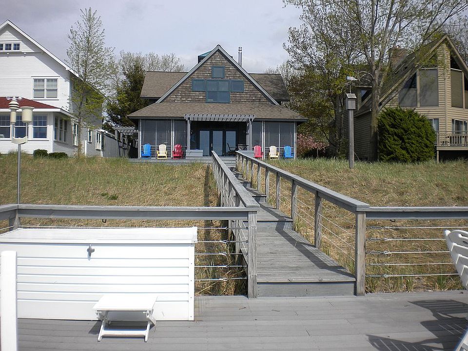 1st image of 2659 Lakeshore Dr N