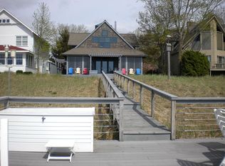 2659 Lakeshore Dr N, Holland, MI 49424