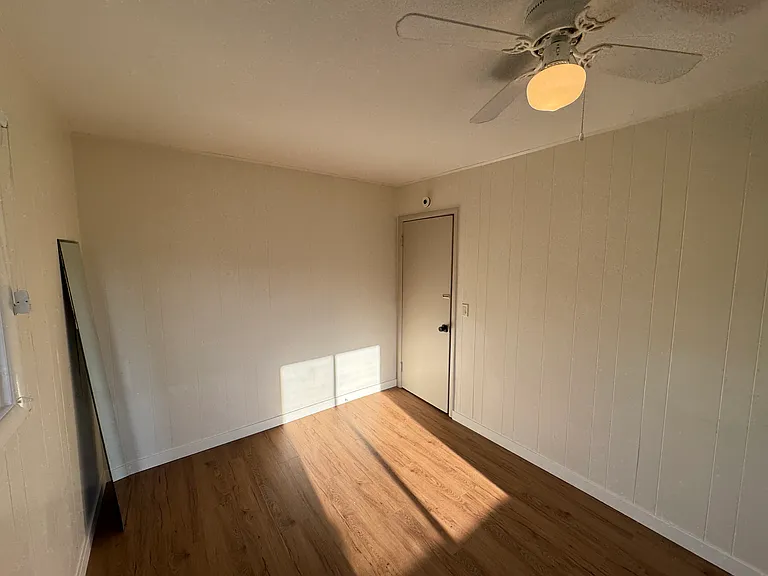 924 E Chelan Ave — Photo 17