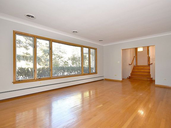 5th image of 2435 Hawthorne Ave