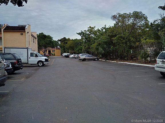 4th image of 4433 Treehouse Ln APT 27A